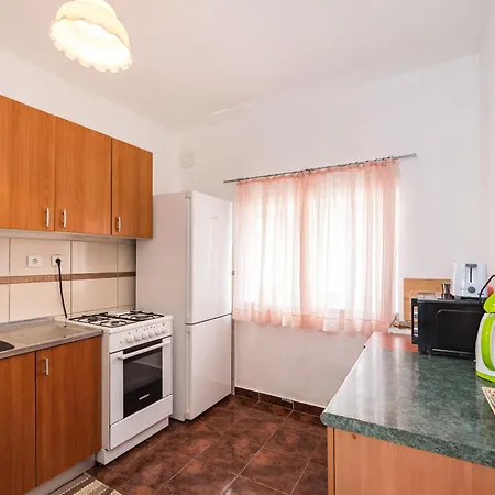 Apartament House Franica