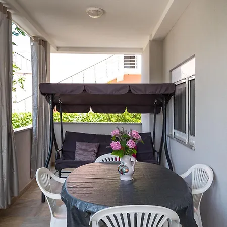 House Franica Апартаменты